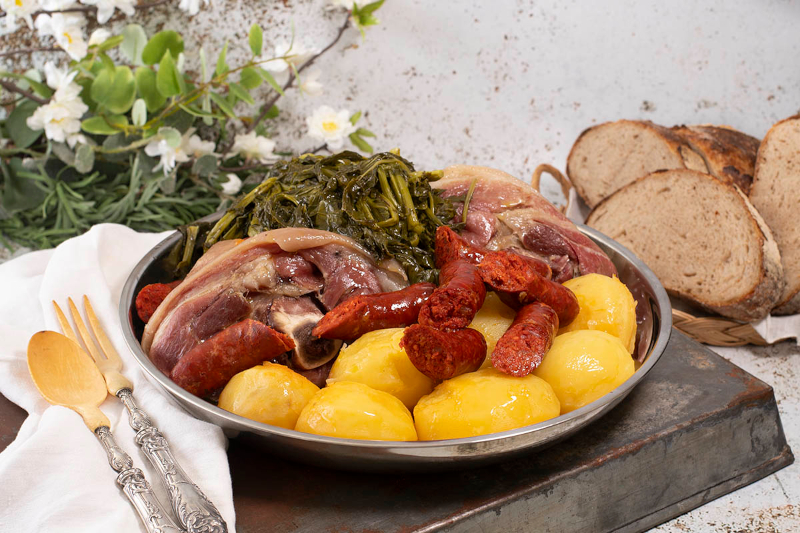 lacon con grelos hotel samos lugo